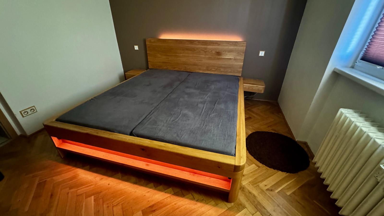 Postel z masivu, rohová, boční opěra, rám postele